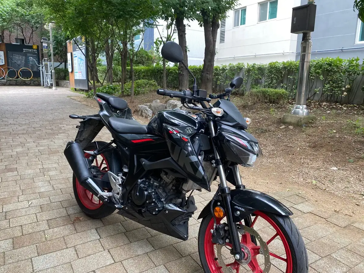 2019년 GSX-S125 깨끗한 바이크 판매합니다.