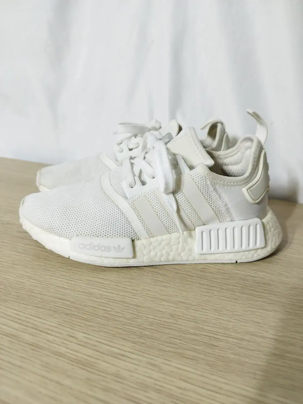 225mm 아디다스 nmd r1 운동화