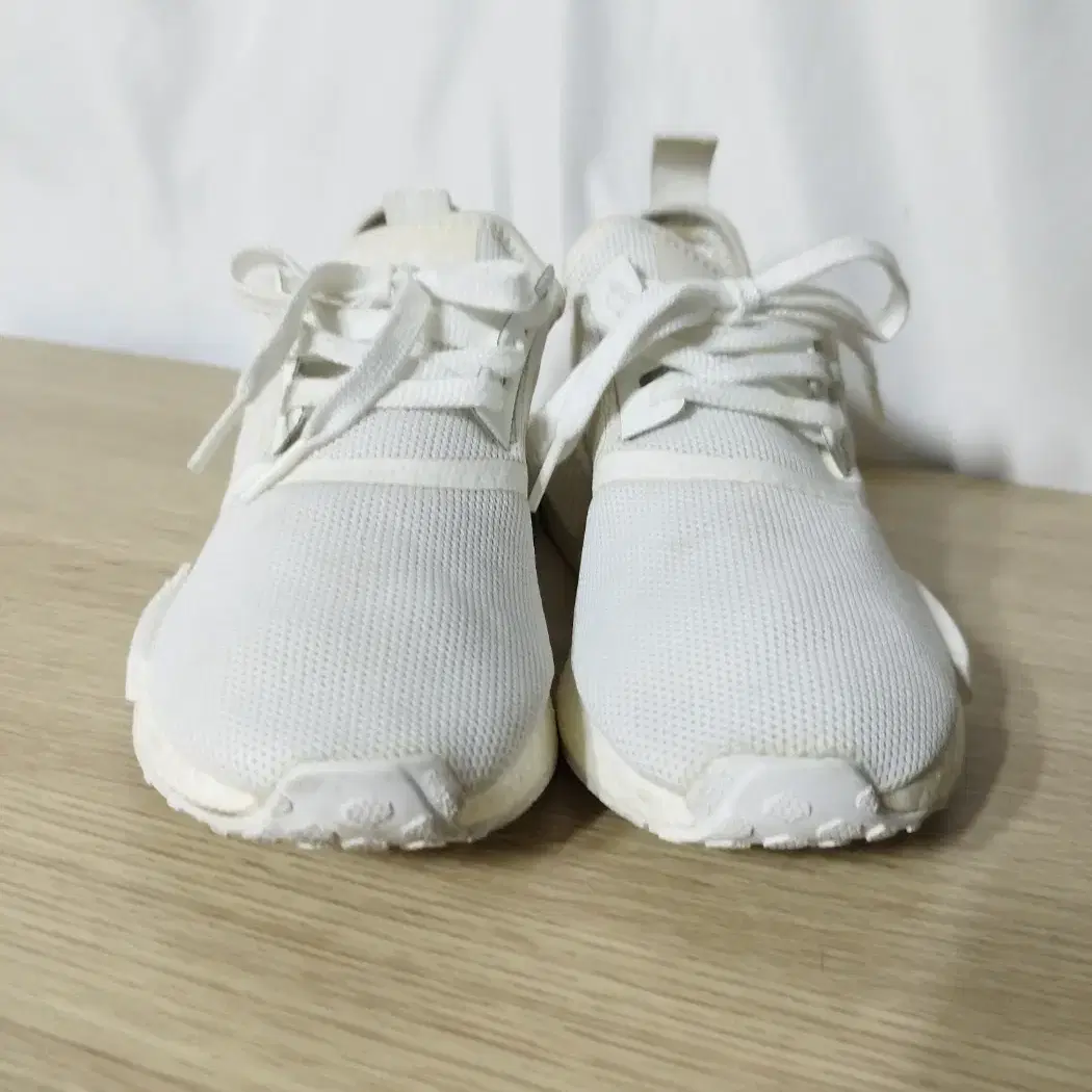 225mm 아디다스 nmd r1 운동화