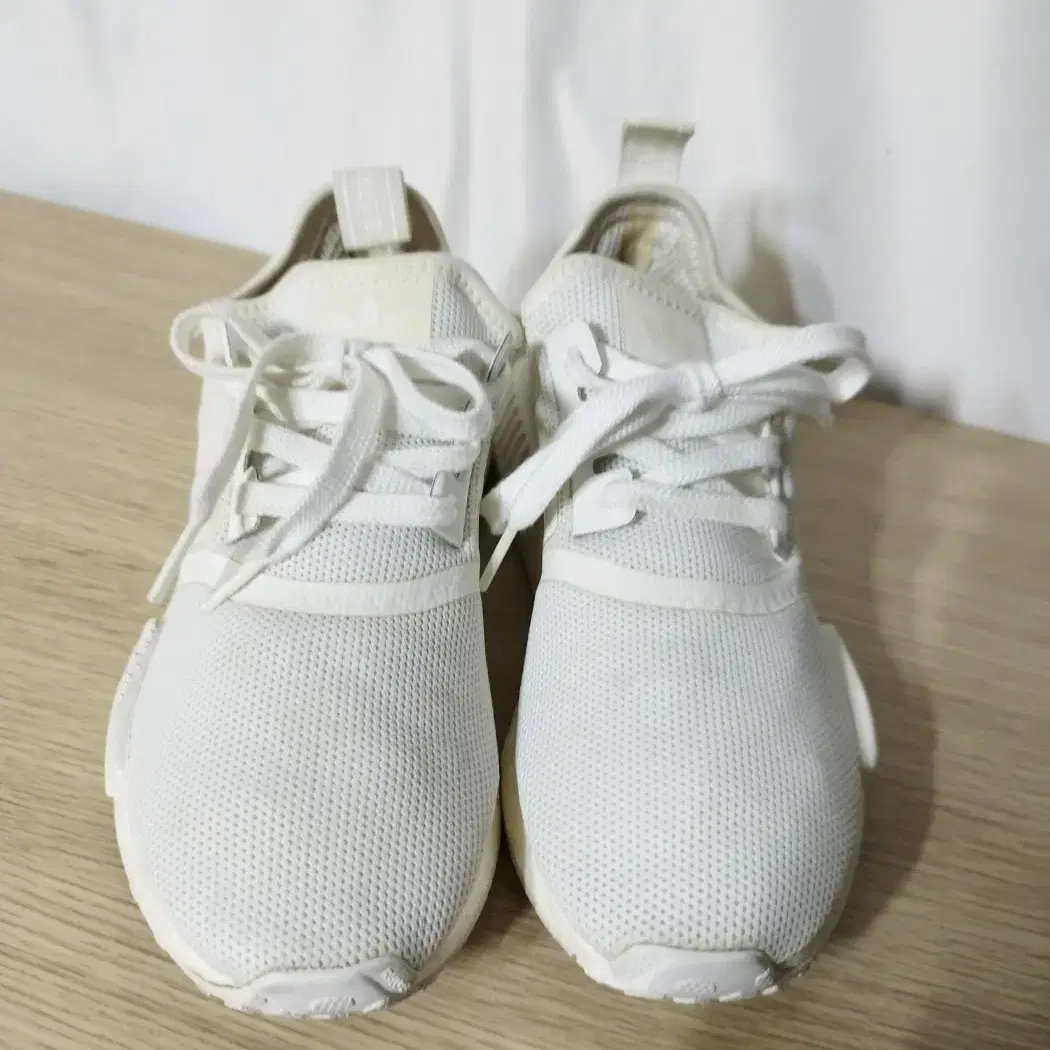 225mm 아디다스 nmd r1 운동화