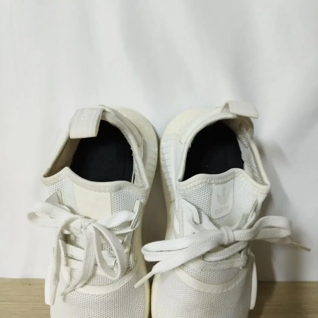 225mm 아디다스 nmd r1 운동화