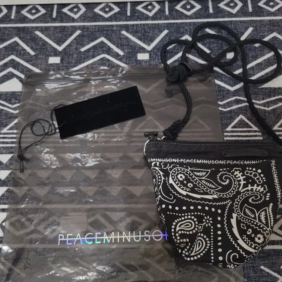 PEACEMINUSONE バンダナ柄 ポーチ PEACEMINUSONE バンダナ柄 ポーチ