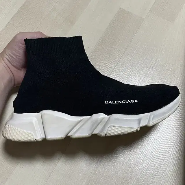 발렌시아가 스피드러너 42E / Balenciaga