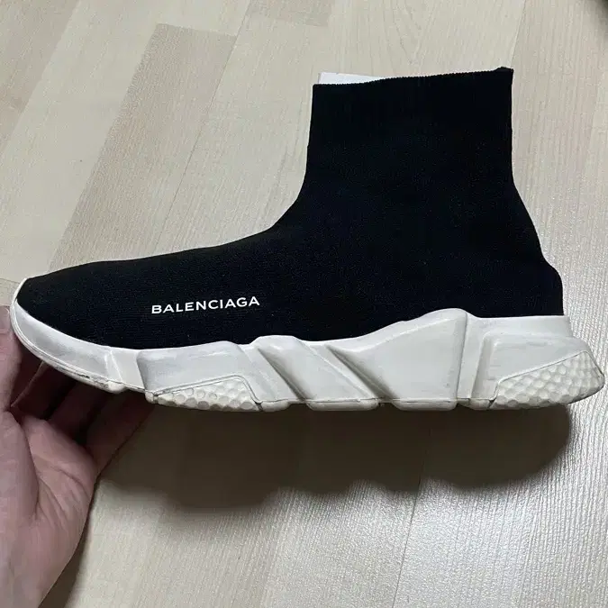 발렌시아가 스피드러너 42E / Balenciaga