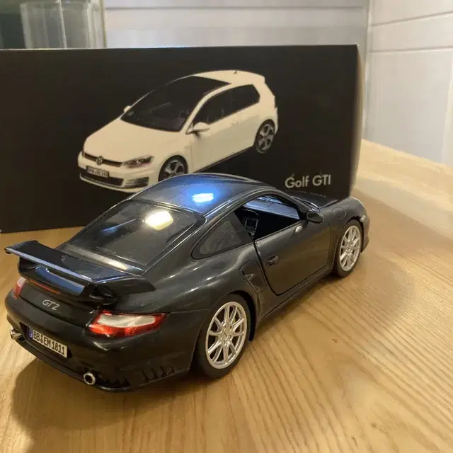 1:18 노레브 포르쉐 gt2 다이캐스트 택포6 판매합니다