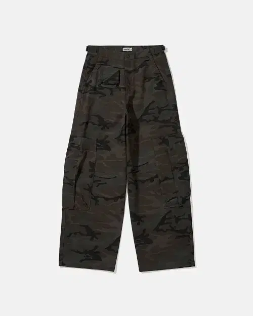 [karacter] caracter rumpled cargo pants / camo / size 2