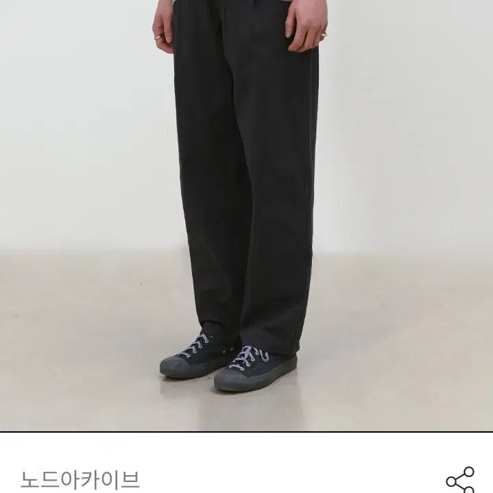 노드아카이브 레귤러 테이퍼드 치노 팬츠