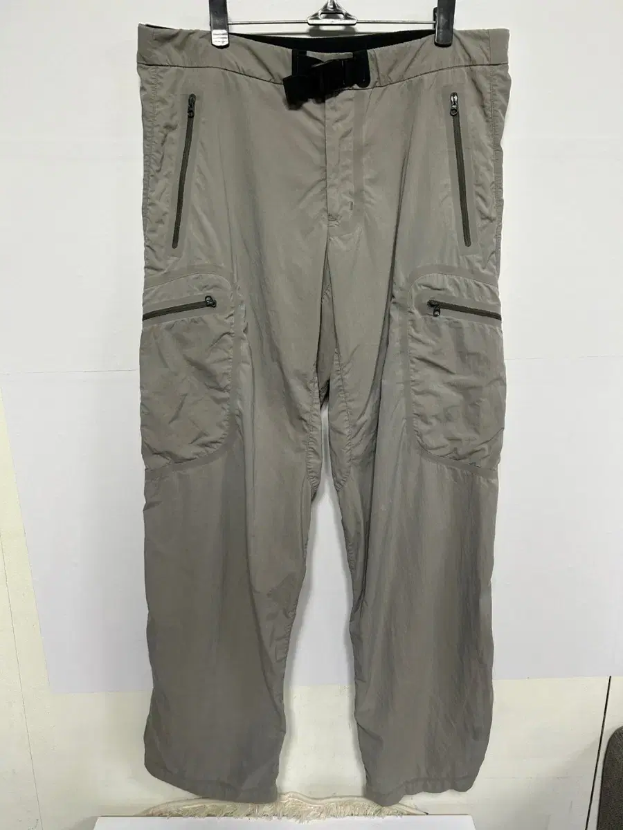 32]Arcteryx pants