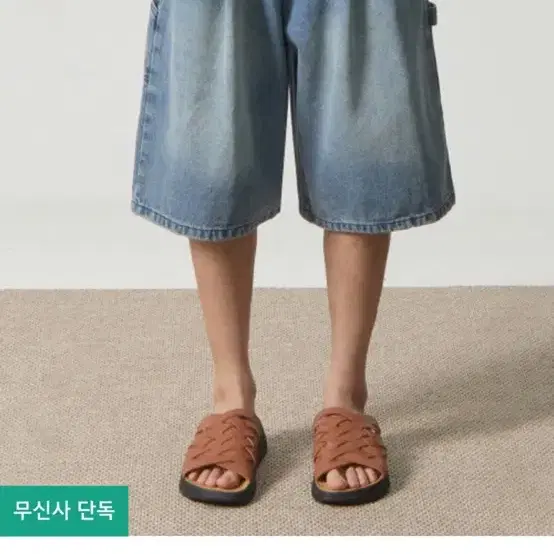 바이오워싱 카펜터 버뮤다 데님 팬츠_라이트블루