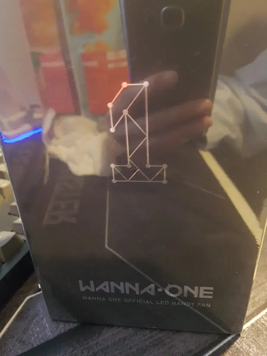 Wanna One Handy Fan (plastic unsealed) sells