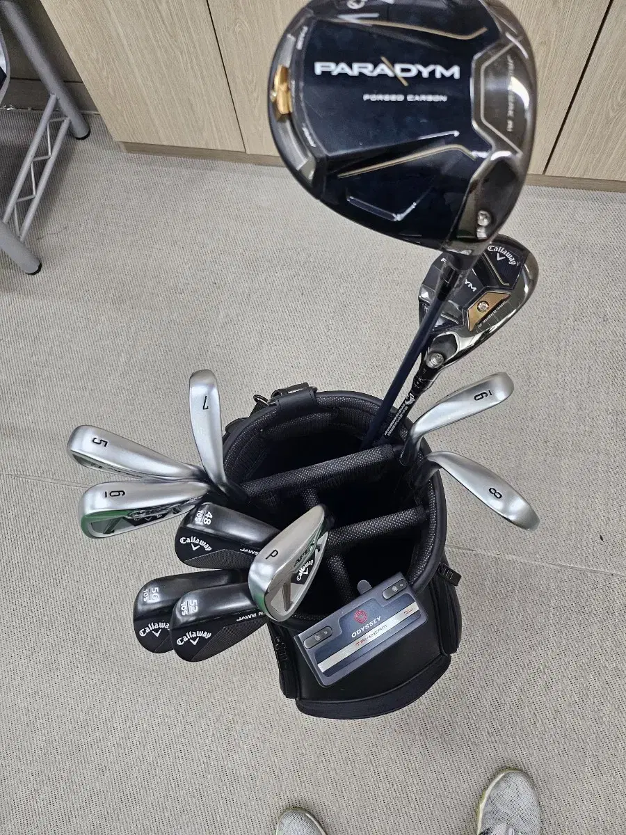 Selling a set of golf clubs