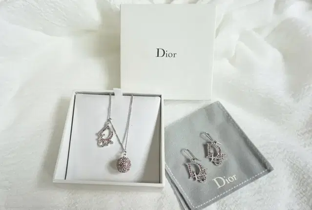 DIOR  디올 정품 핑크 오블리크 귀걸이