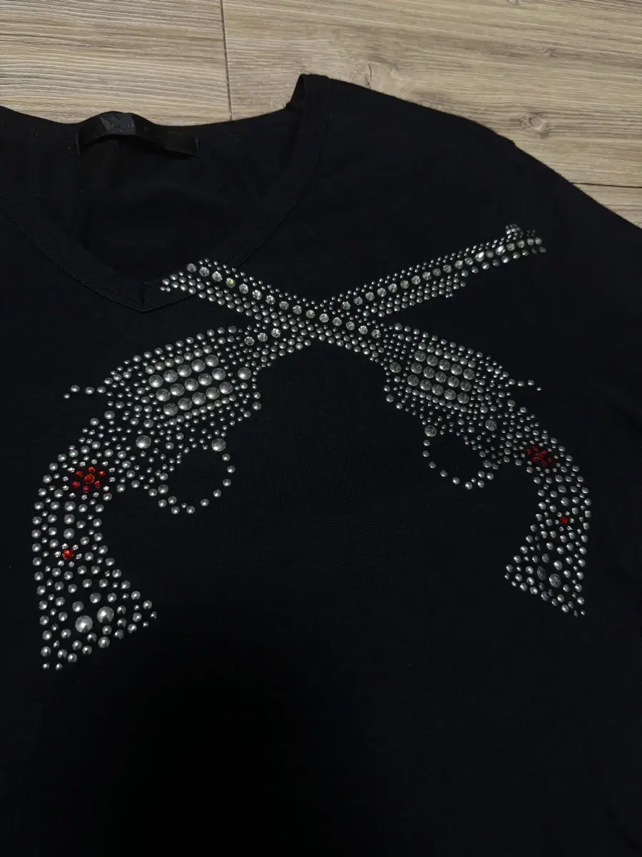 ROAR Lower Swarovski Crossgun Studded T-shirt