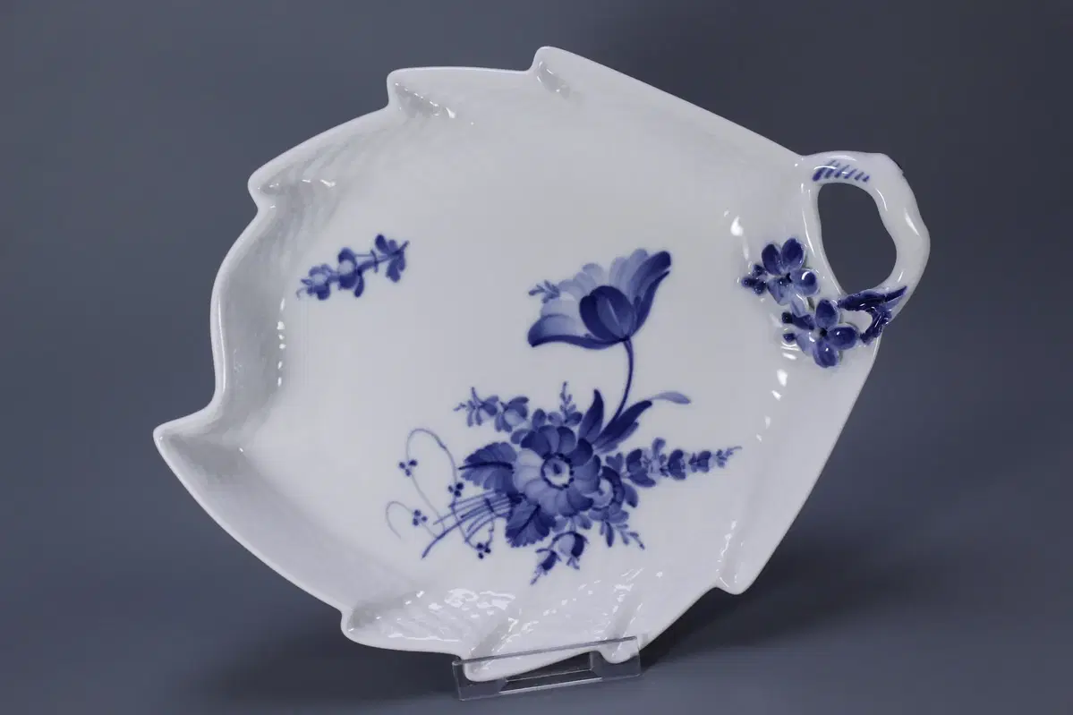 Copen Blue Flower Leaf Platter