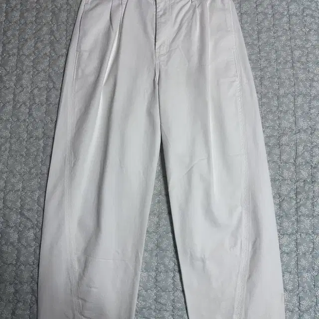 비슬로우 TWISTED SEAM DENIM PANTS IVORY