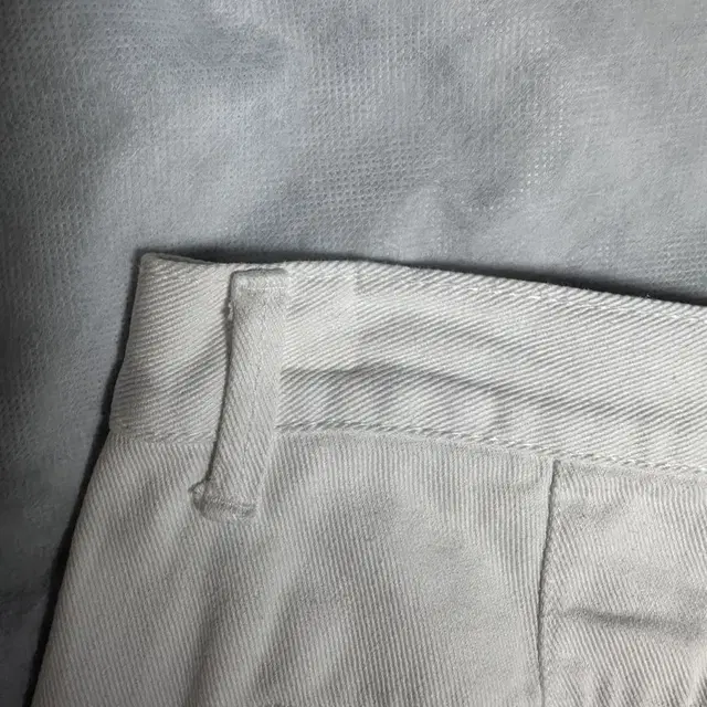 비슬로우 TWISTED SEAM DENIM PANTS IVORY