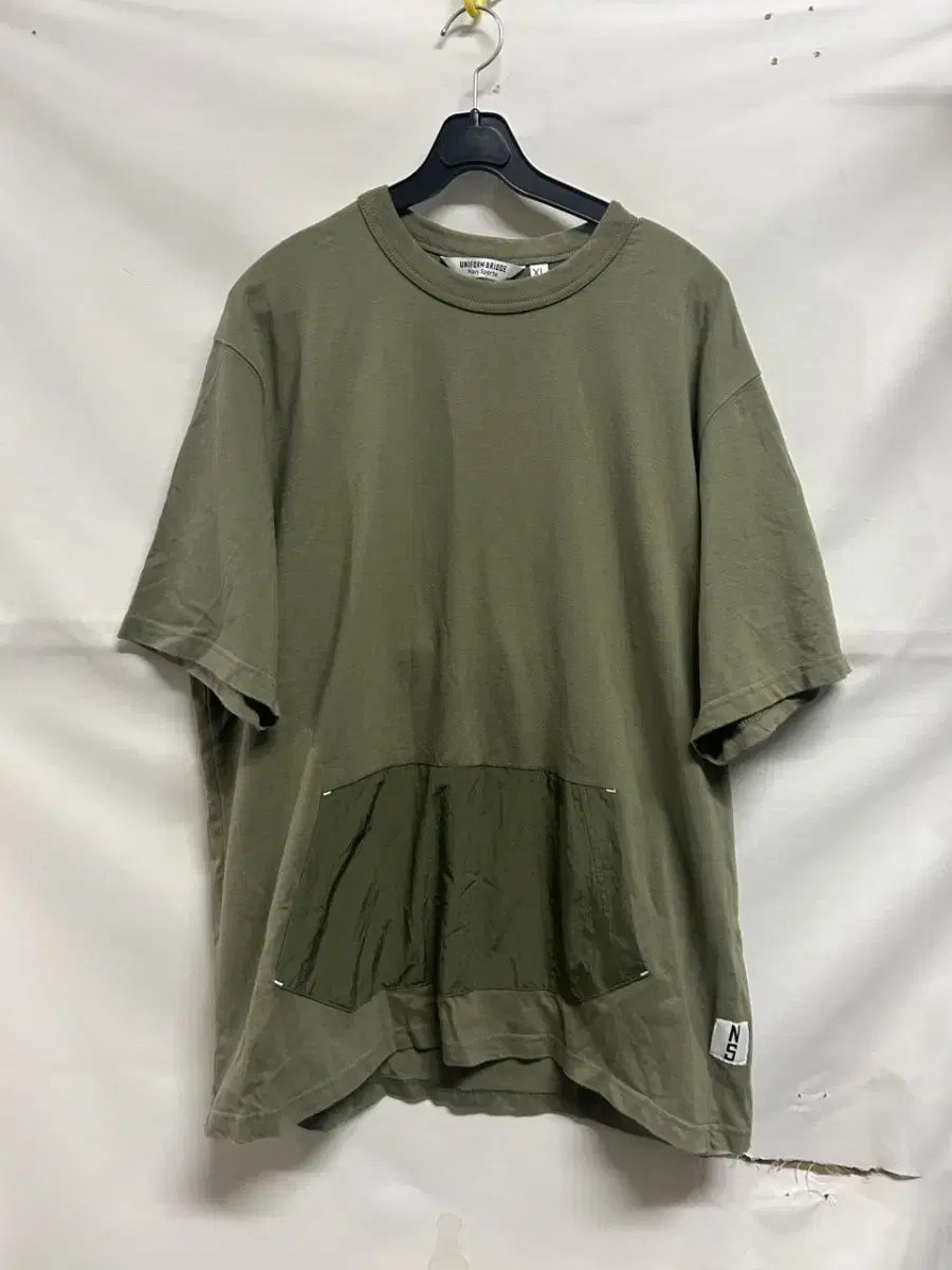 (XL) Uniform Bridge Vahn Tee