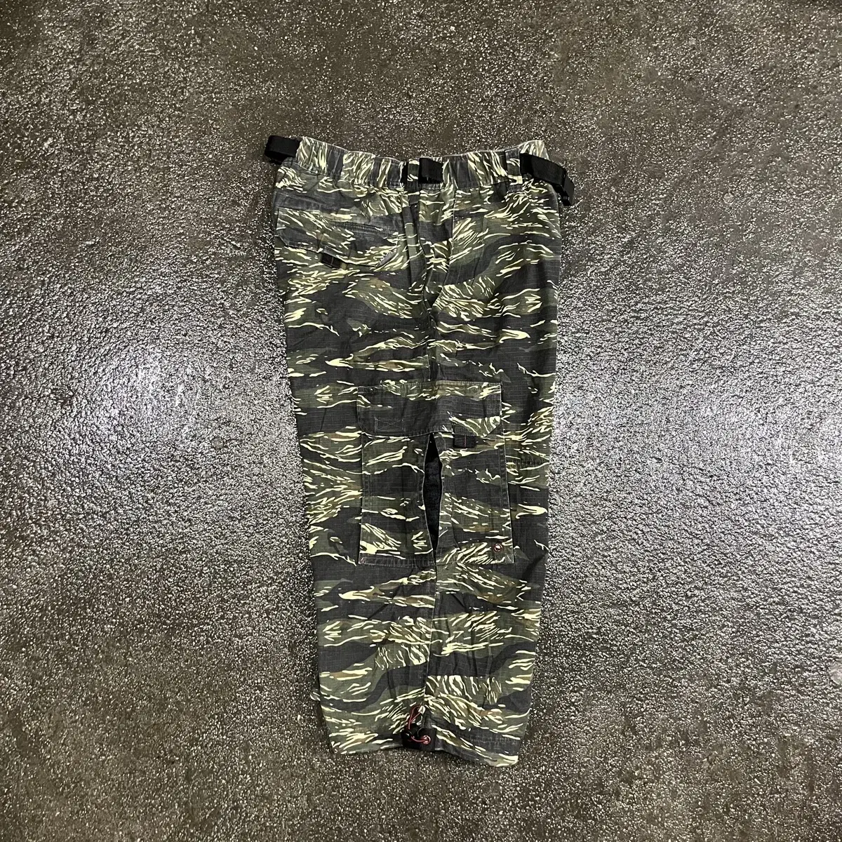 Tiger Camo 10-Piece Cargo Pants (~34)