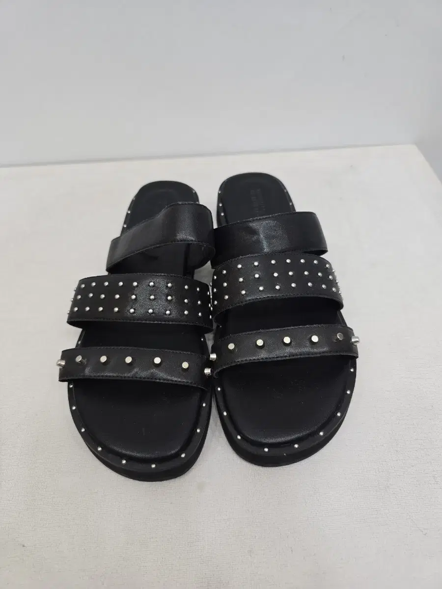 Benetton sandals 240