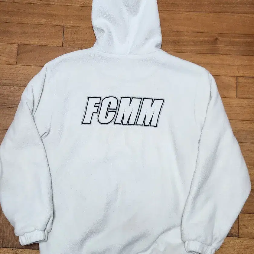 フリースジャケット FCMM Big Logo Boa Fleece Jumper Black FC735700BK FCMM(エフシーエムエム) フリースジャケット(メンズ) - 海外通販