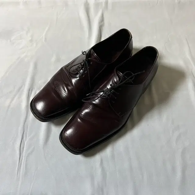 Prada square toe derby shoes burgundy