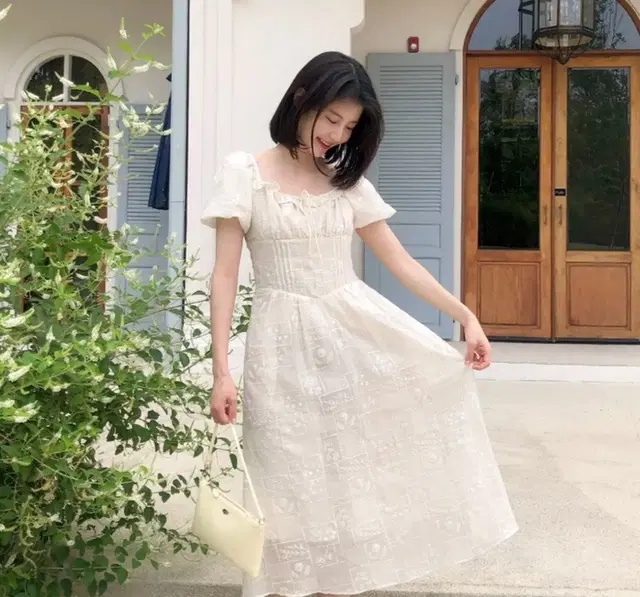 르니나 IRIE embroidery puff dress