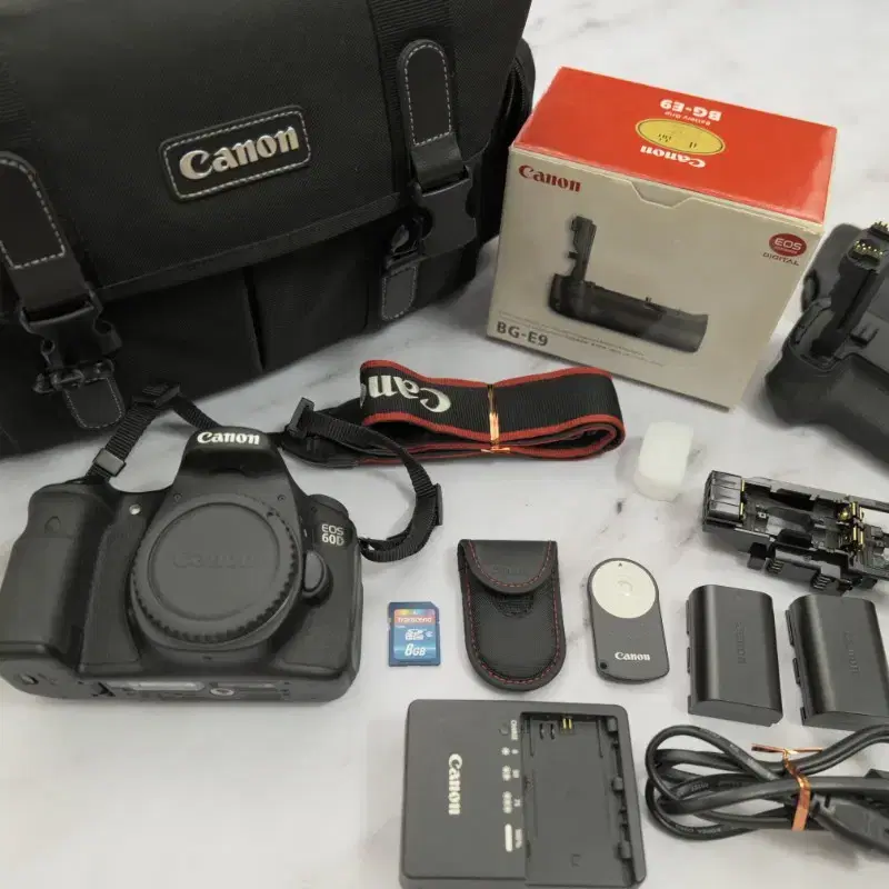 캐논 중급용 DSLR 카메라 EOS 60D 와 정품 세로그립 포함