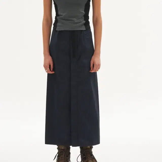 웰빙익스프레스 Belted long skirt navy