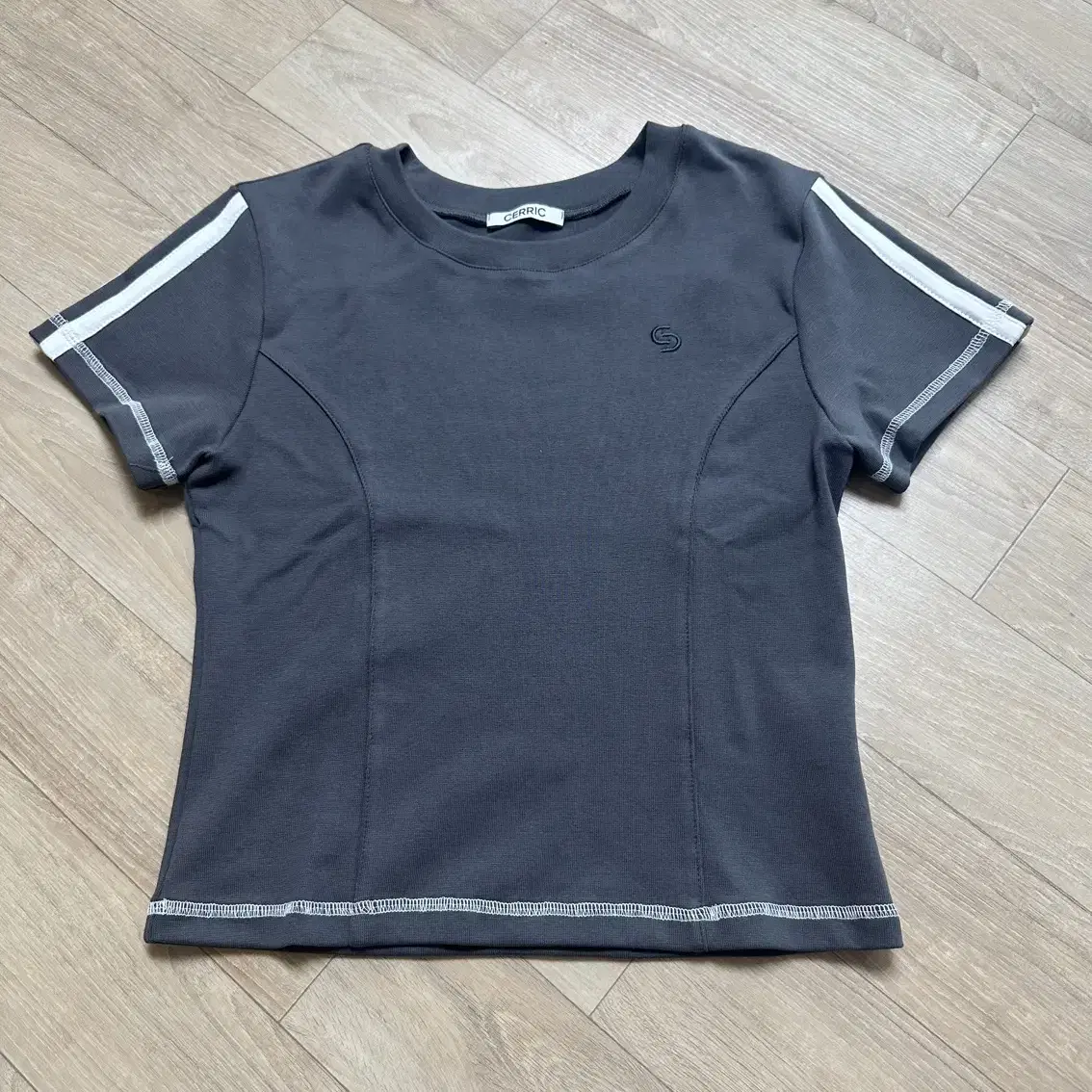 세릭 Double logo half top/ charcoal