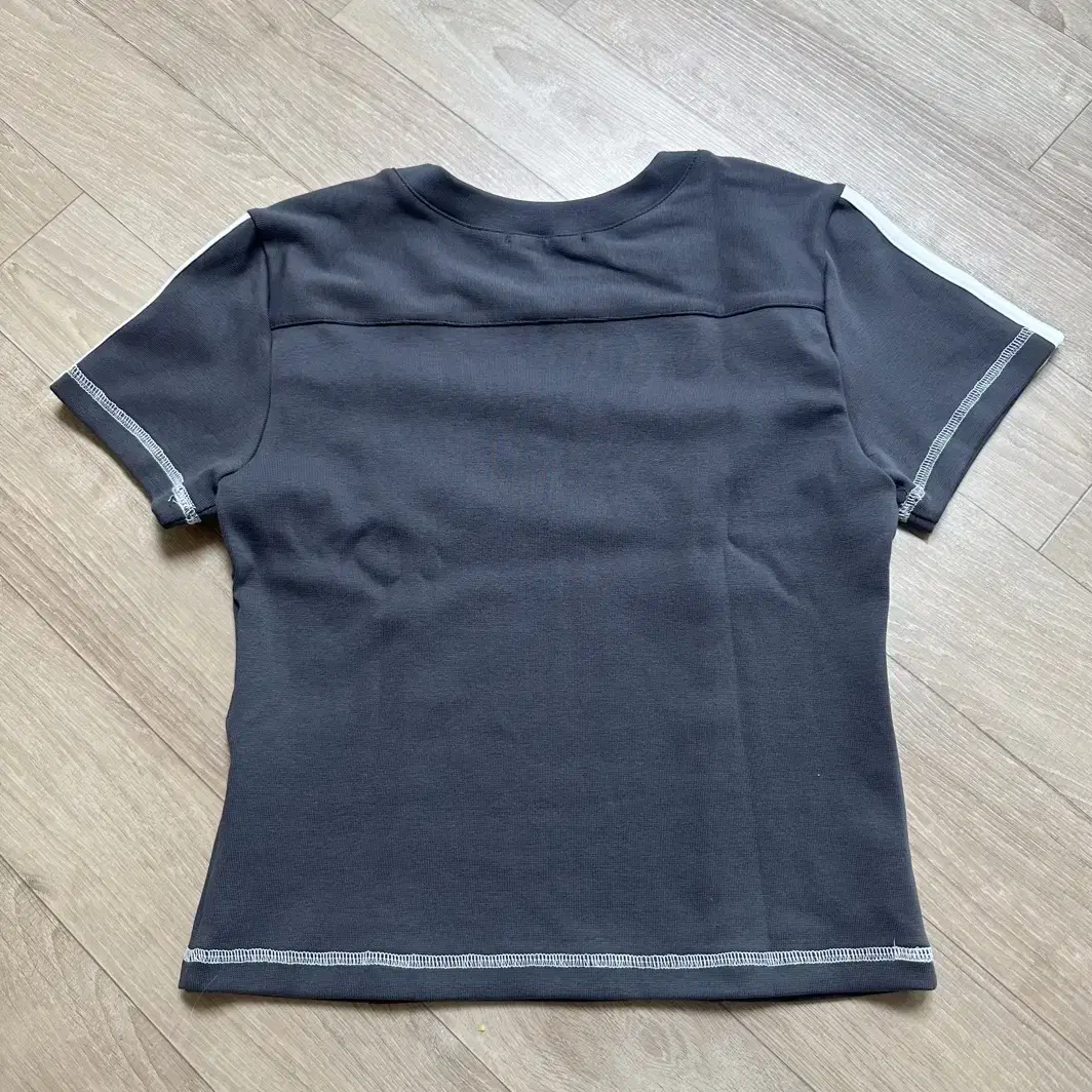 세릭 Double logo half top/ charcoal