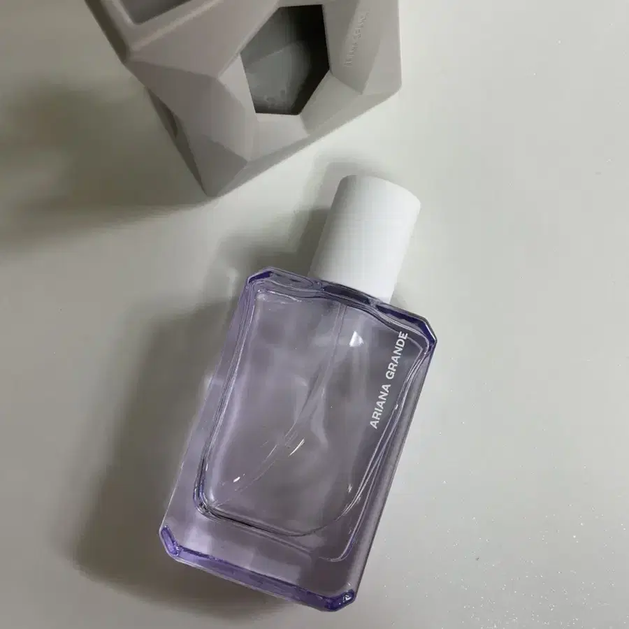 아리아나그란데 향수 갓 이즈 어 우먼 EDP 30ml