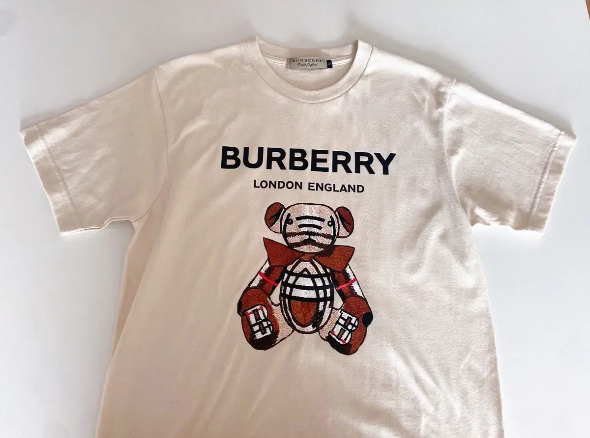 [급처!!! 거의 새상품] BURBERRY 버버리 베어 티셔츠