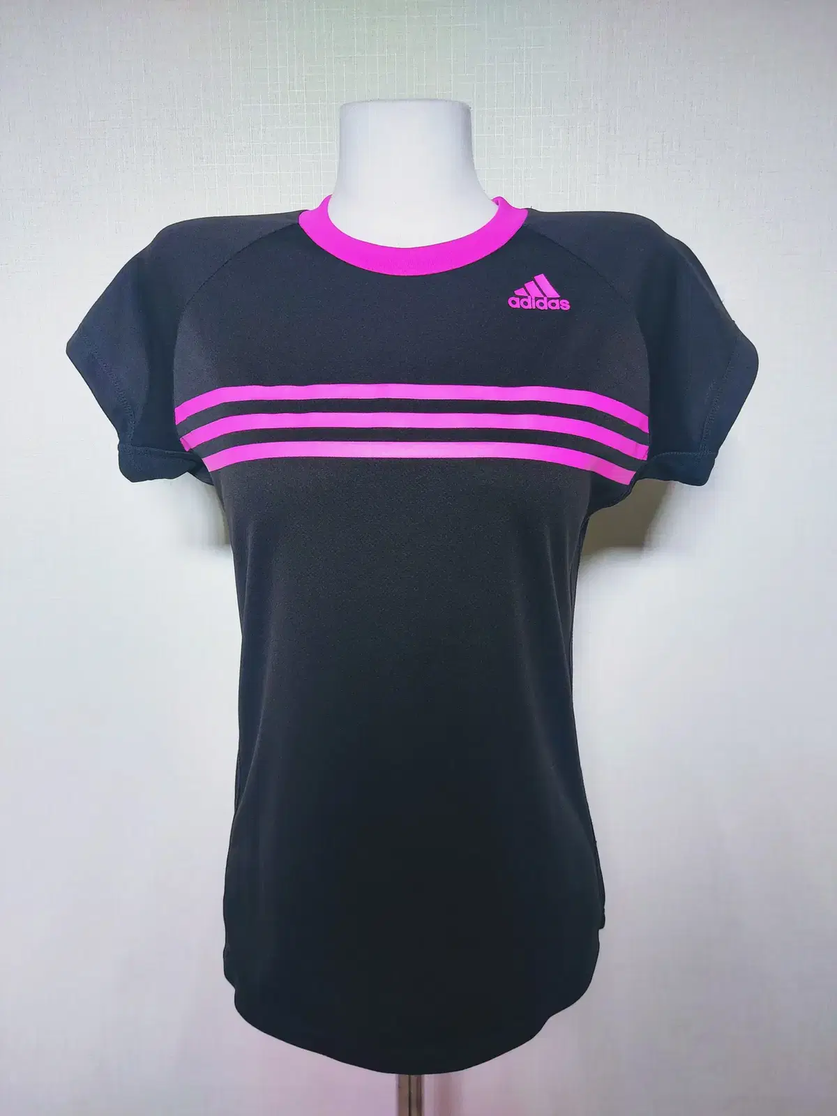 Adidas Women's Magenta Pink Short Sleeve T-Shirt 77 Black L