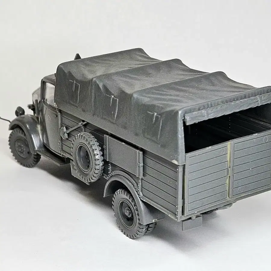 조립품 [아카데미/반다이] 1/48 벤츠 L3000S 3ton 카고트럭