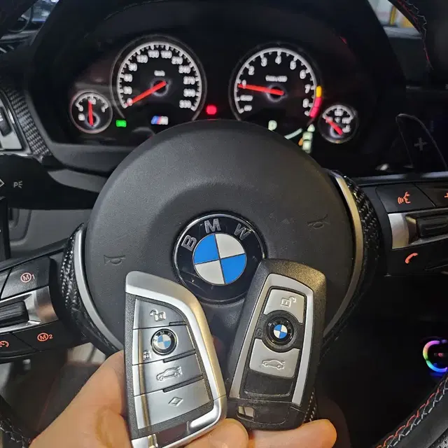 BMW F바디 3시리즈 구형 자동차키를 최신형 G바디 칼날 스마트키 개조