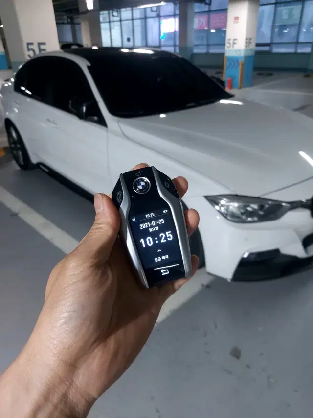 BMW E바디 F바디 인기차종 모델 스페어키로 신형 LCD 디지털키 개조