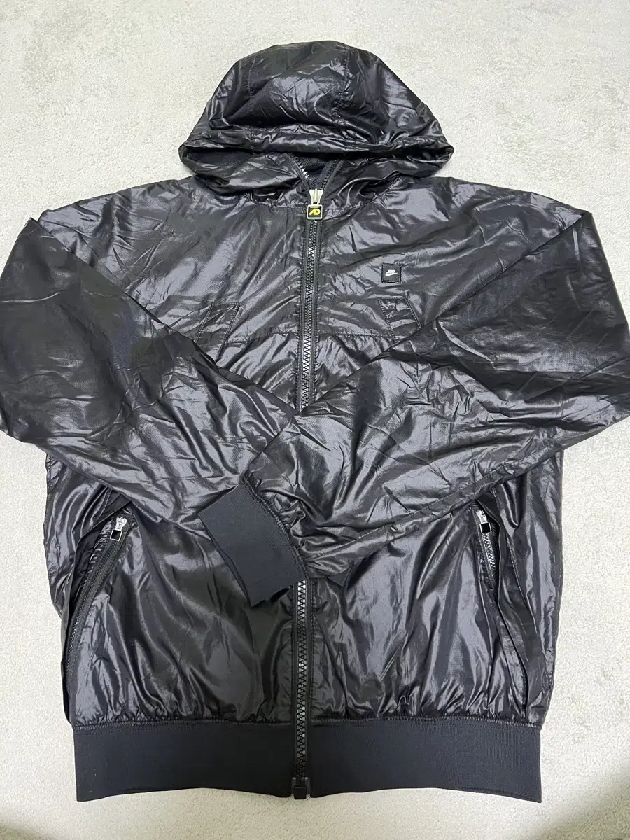 Nike Windrunner Glossy Hooded Zip-Up (size 95)