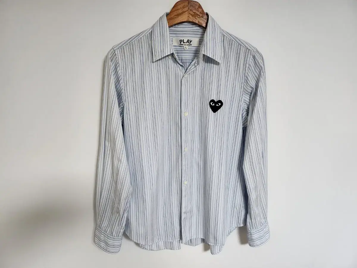 [L] COMME des GARÇONS Sky Blue Heart-Embellished Women's Shirt AZ-B009