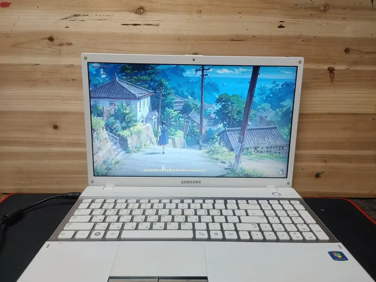 Samsung Laptop AMD -A4 sell (NT305 V5A)