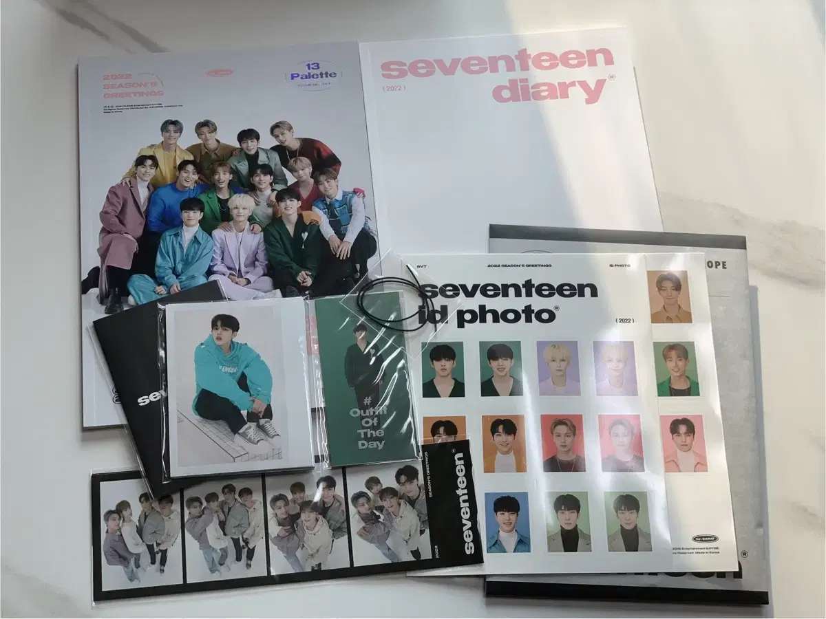 Seventeen 2022 season's greetings seasons greetings unsealed bulk (photocard, calendar X)