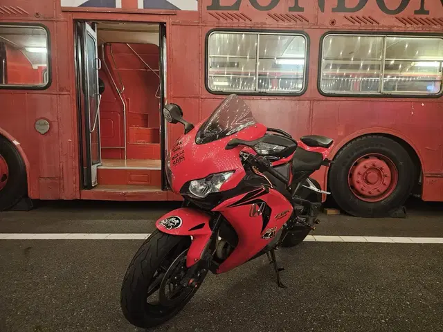 혼다 오토바이 CBR1000rr 08년식판매합니다 2만키로