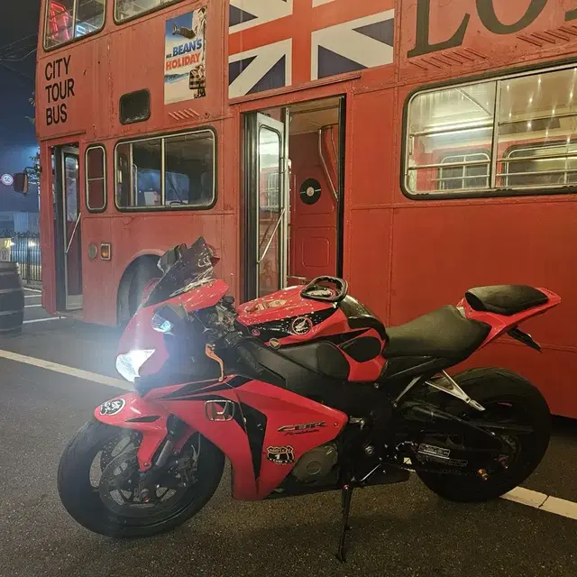 혼다 오토바이 CBR1000rr 08년식판매합니다 2만키로