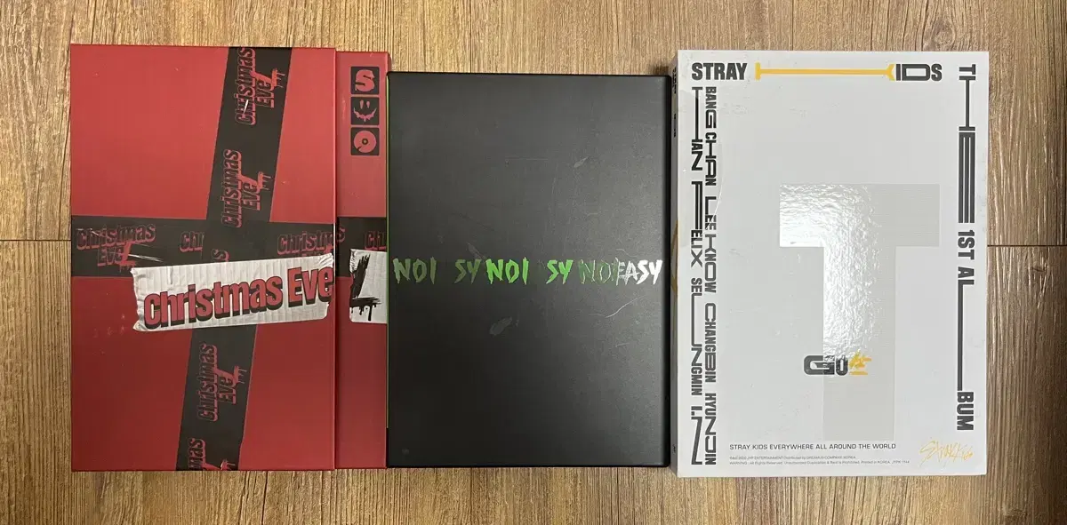 (2 random photocard giveaways)Skz straykids unsealed albums