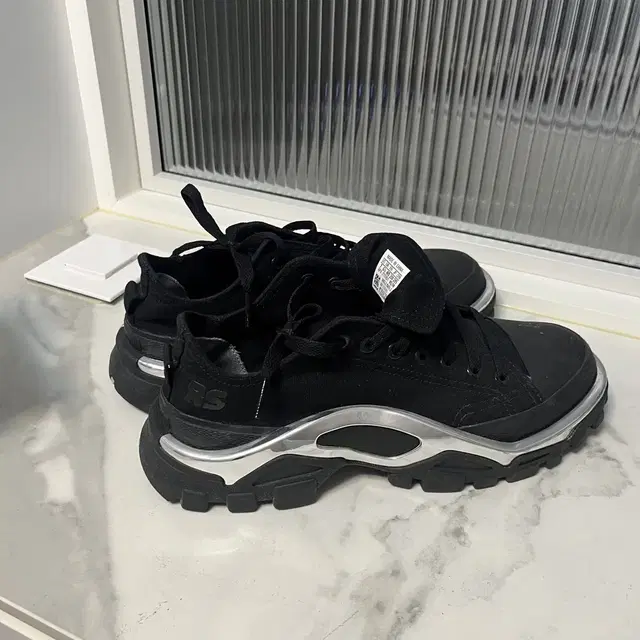 Raf Simons x Adidas 뉴러너 실버