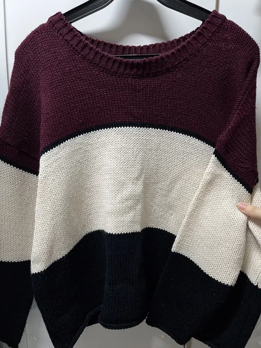 Three-color knit sweater