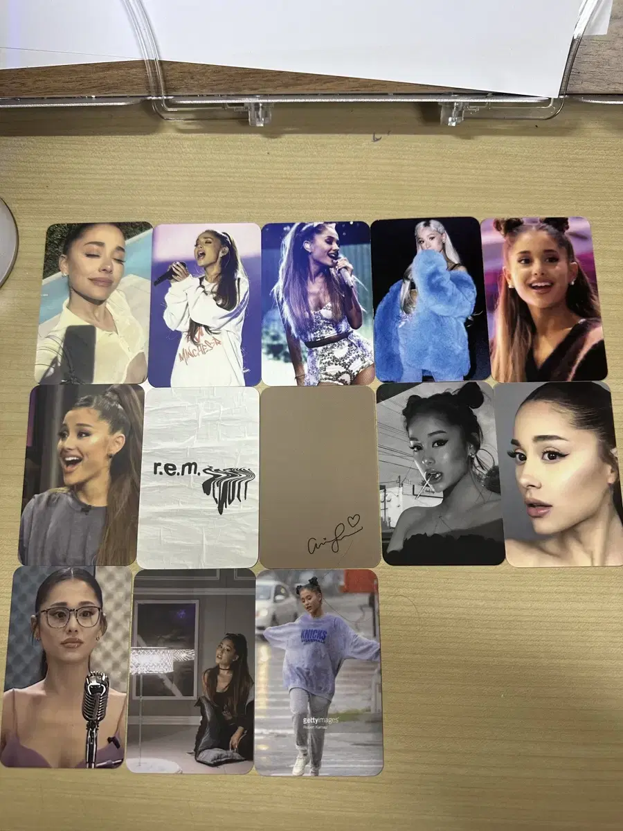 Ariana Grande Merchandise, Photocard