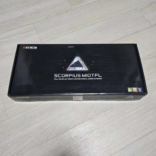 제닉스 키보드 SCORPIUS M10TFL 갈축 팝니다.