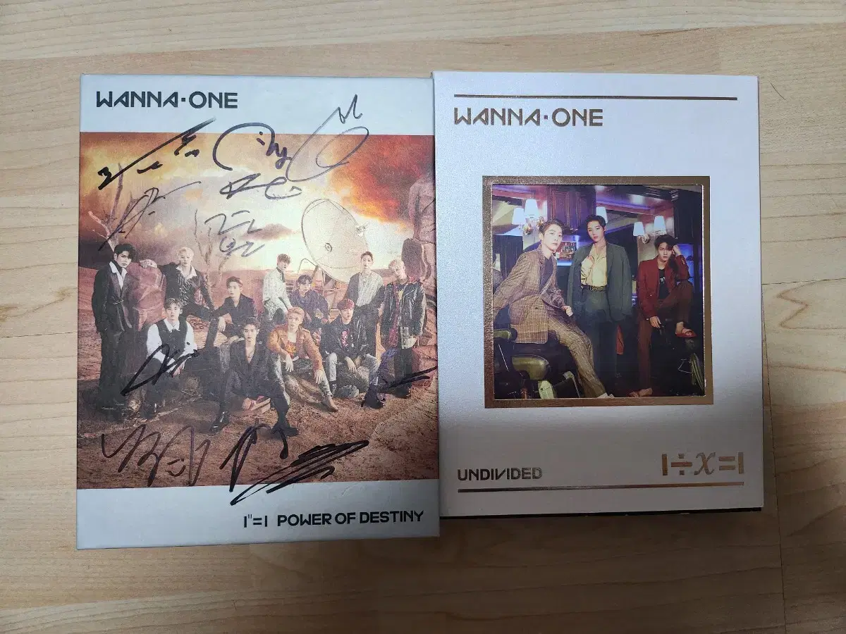 Wanna One sign album