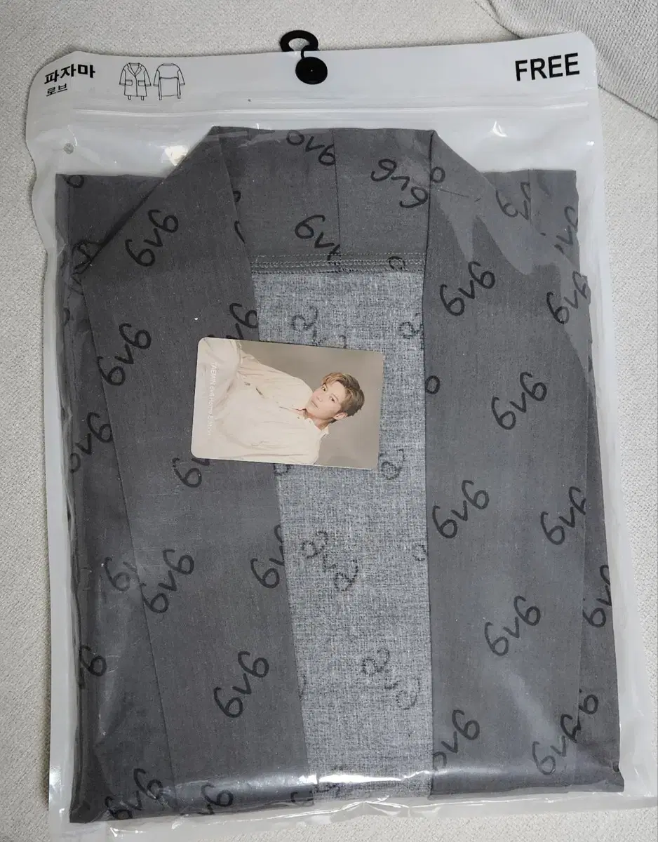 Shinee taemin lee taemin Spao pajama robe + photocard set wts sells