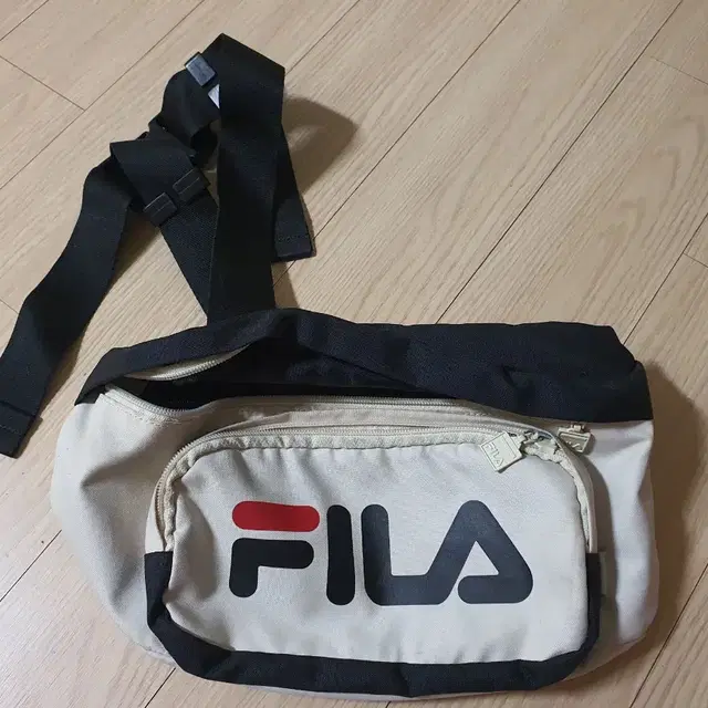 휠라 FILA 크로스백